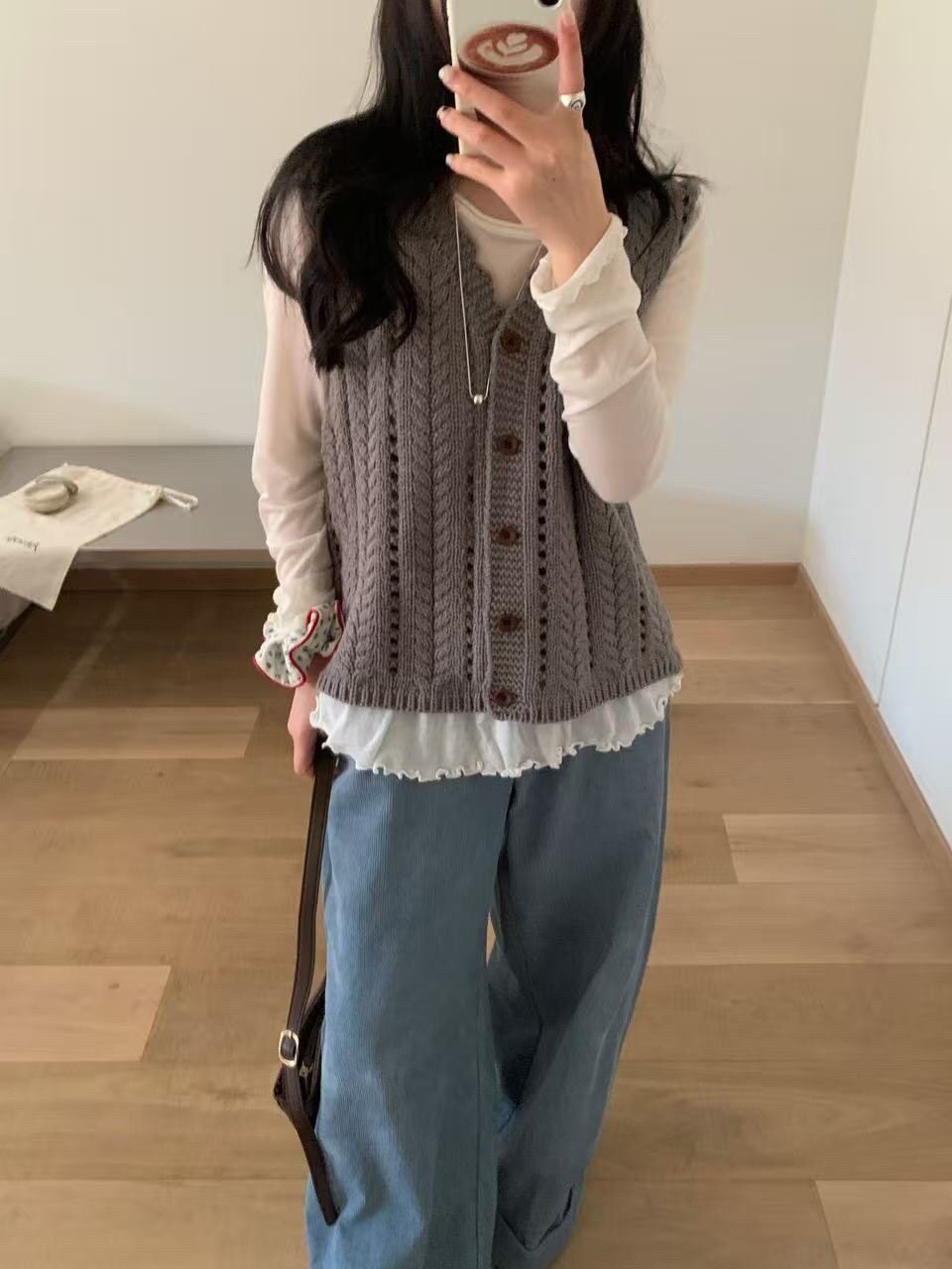 韩系V领镂空麻花针织马甲背心女