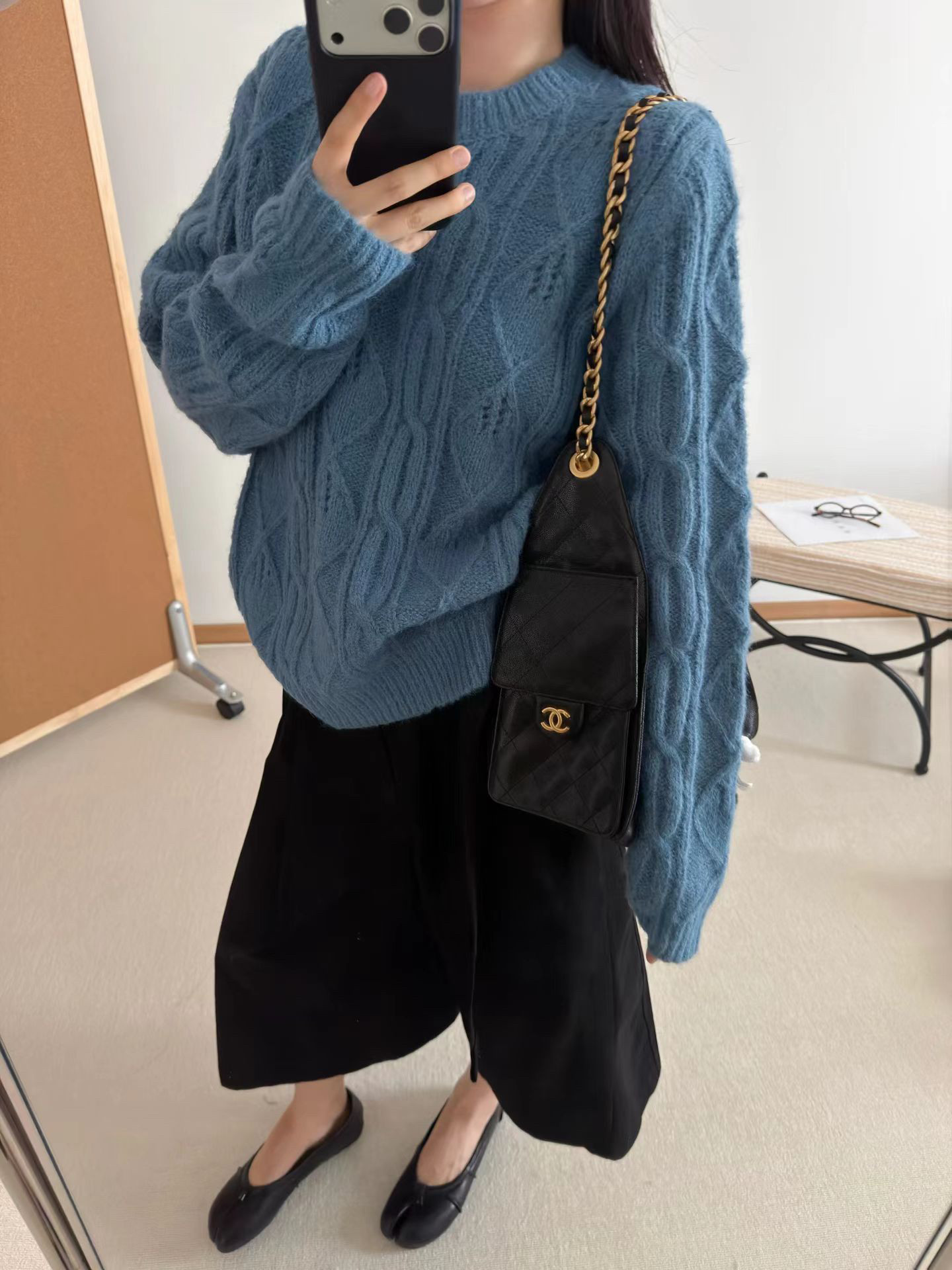 韩系复古麻花镂空圆领粗线毛衣女