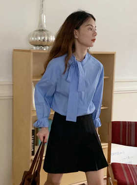 大吹女秋季 法式干净蓝色衬衫 飘带蝴蝶结立领细条浅蓝长袖衬衫