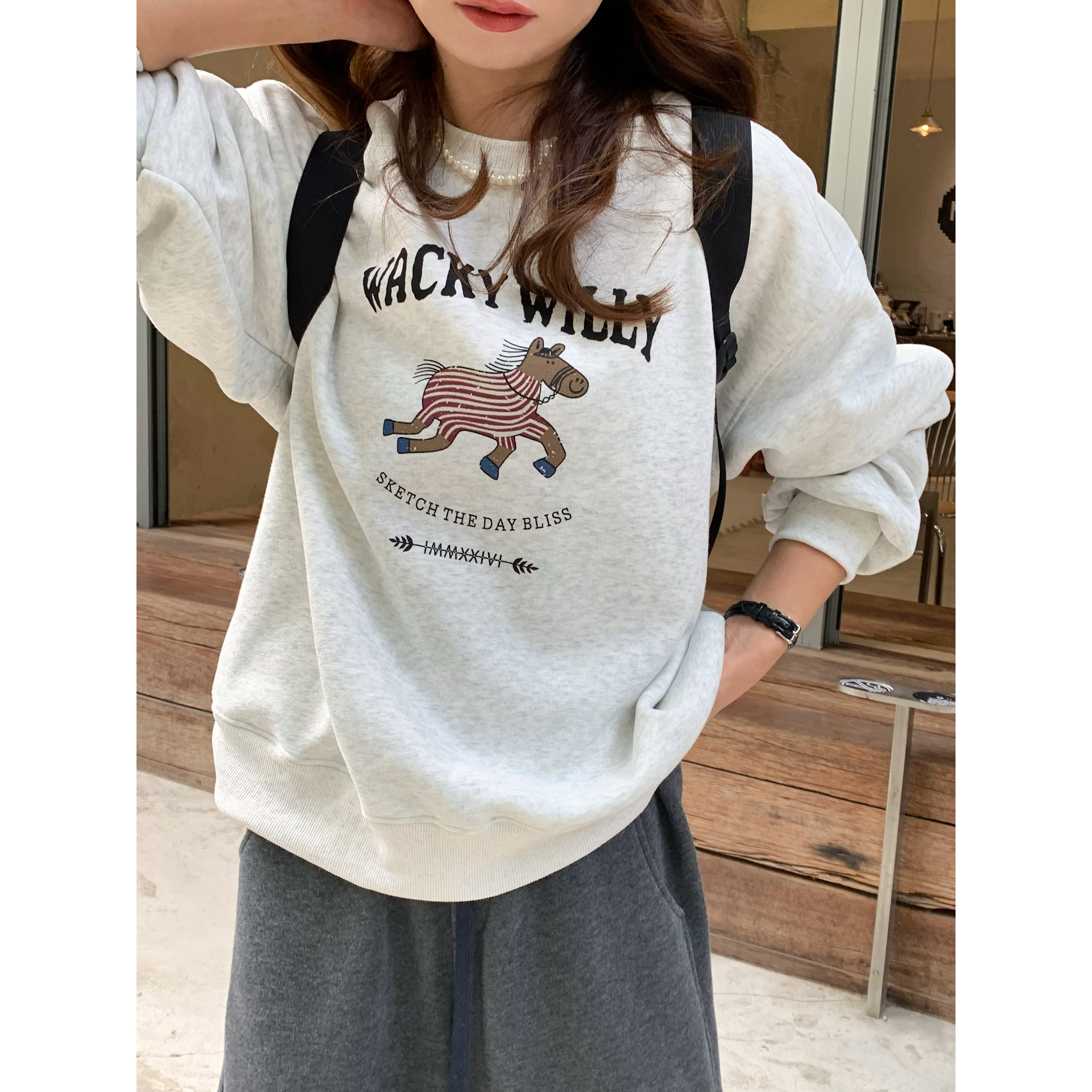 趣味小马图案圆领加绒卫衣