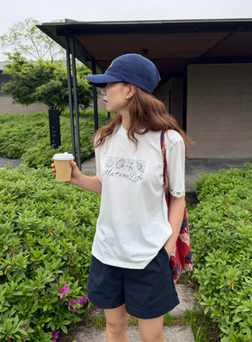 夏日海边的清爽蓝色字母贝壳印花蕾丝袖白色宽松T短袖