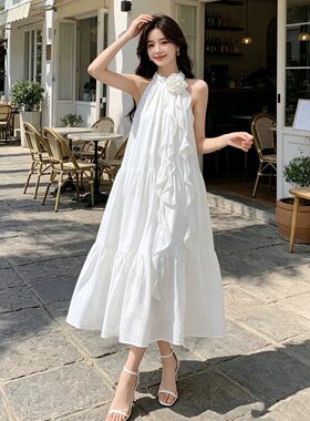 南油2026法式夏季新款挂脖无袖连衣裙立体花朵荷叶边飘逸长裙百搭