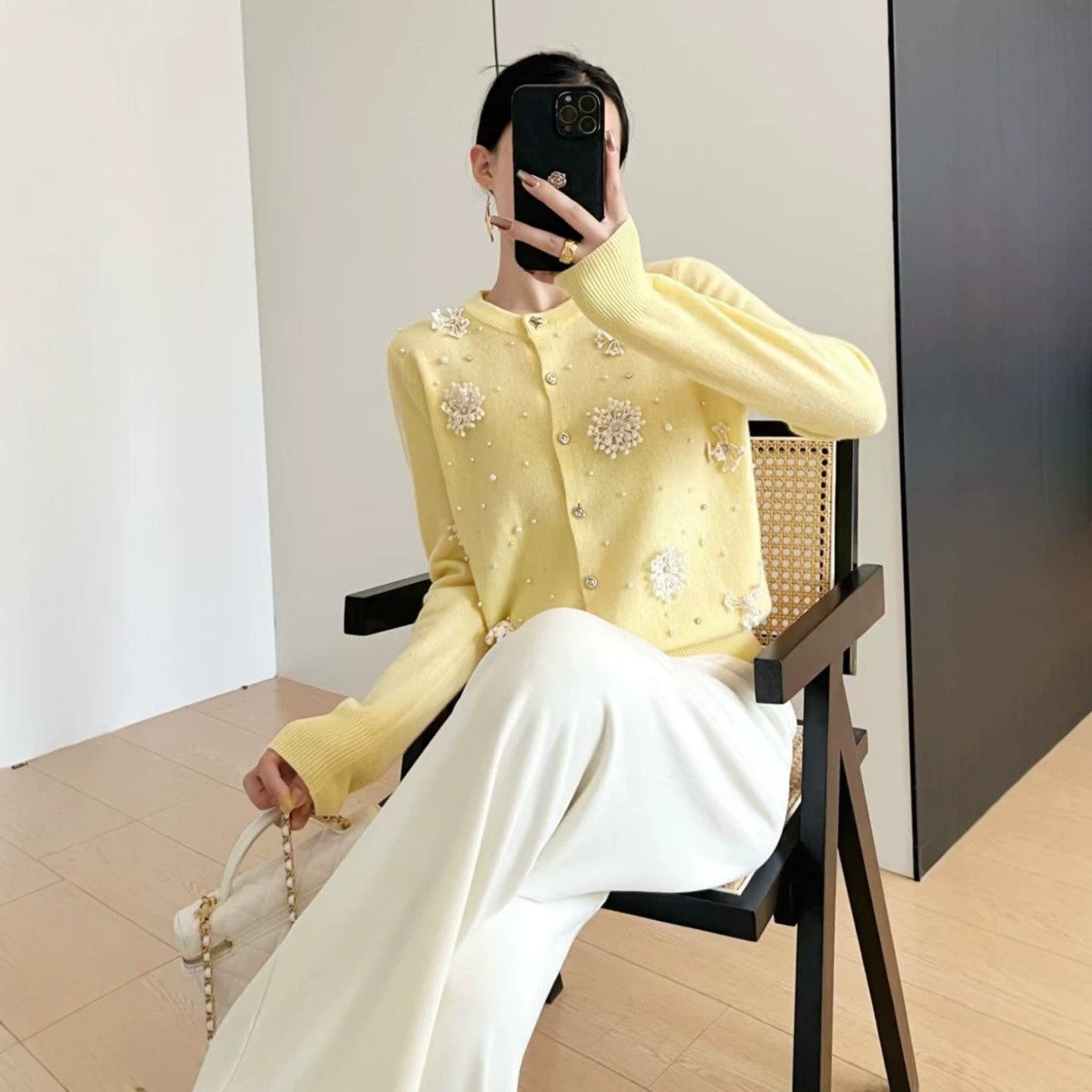 南油26法式重工立体钉珠花朵针织开衫女秋季圆领单排扣温柔风开衫