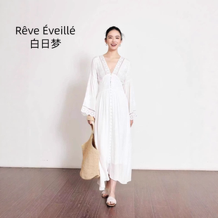 南油品质2026春女装法式V领白色刺绣连衣裙镂空收腰喇叭袖度假裙