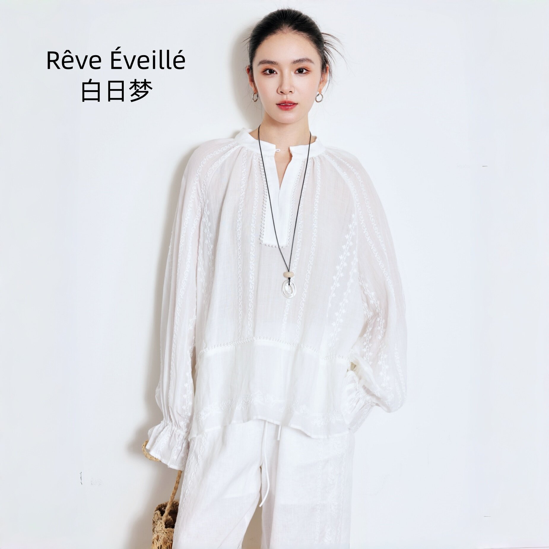 南油高端女装2026秋季新款法式重工刺绣手工钩花灯笼袖衬衫上衣