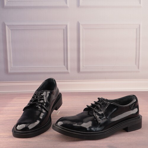 漆皮圆头低跟羊皮垫皮鞋德比鞋