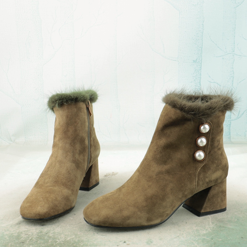 羊绒皮拼色铆钉方头高跟时装短靴