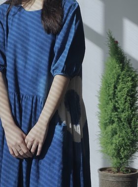 蓝染宽松棉麻扎染娃娃款连衣裙