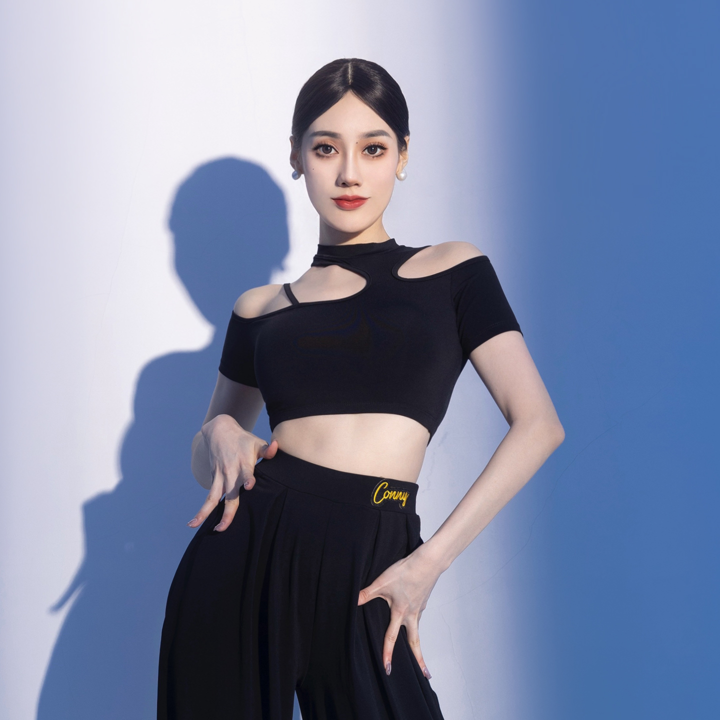 康尼新款专业拉丁舞衣女士国标摩登跳舞蹈练功服上装时尚短袖上衣