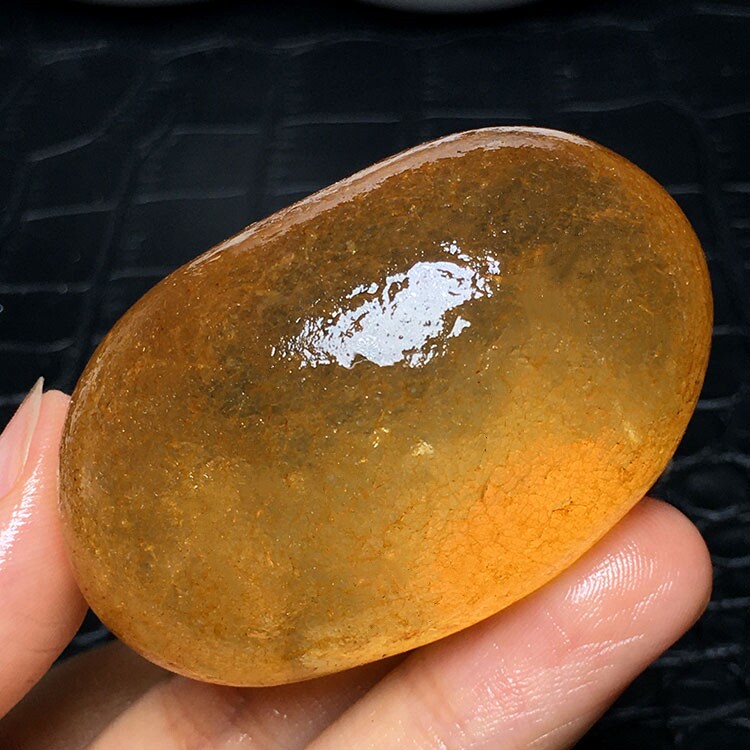 天然水冲石黄皮水晶手把件原矿白水晶雕刻毛料花盆鱼缸桌面摆件