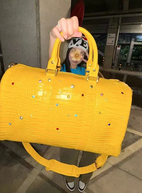 黄色大容量手提旅行包小众高级感仿鳄鱼皮纹路彩钻宝石斜挎托特包