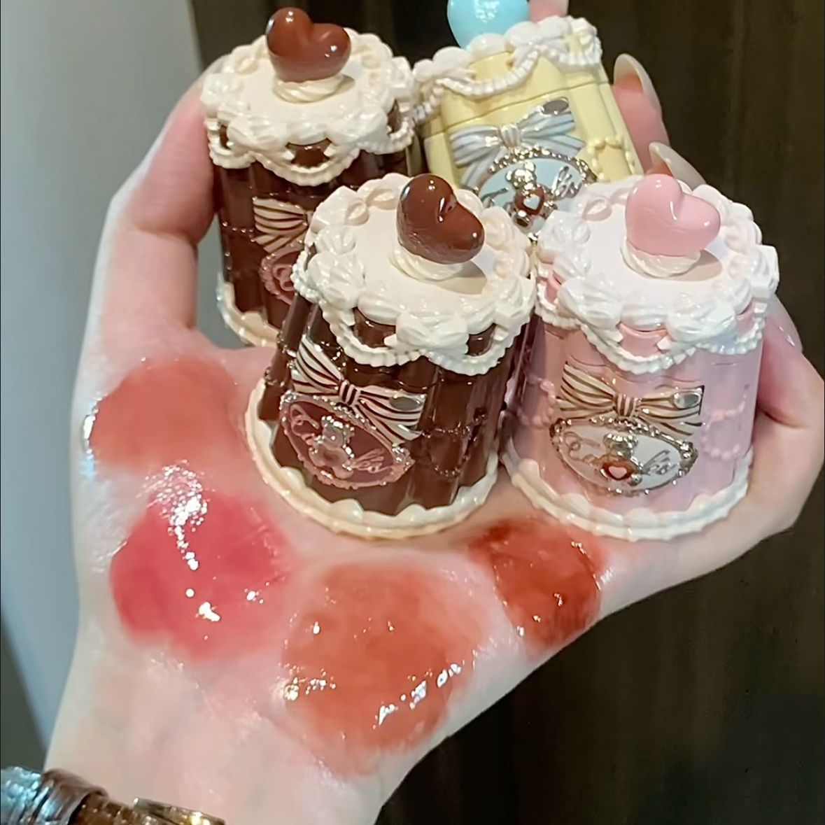 琪琪海淘免税店 花知晓彩妆甜心小熊唇冻 腮红手持镜。正品