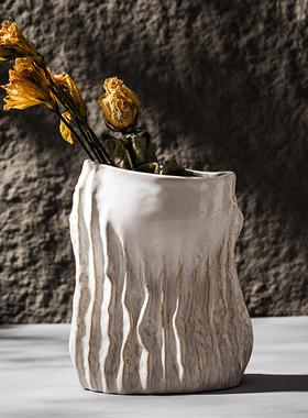 北欧侘寂风陶瓷花瓶家居玄关民宿干花插花白色花器摆件跨境 Tume