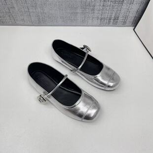 法式配裙子玛丽珍鞋女鞋子2026新款春秋季平底银色浅口单鞋小皮鞋