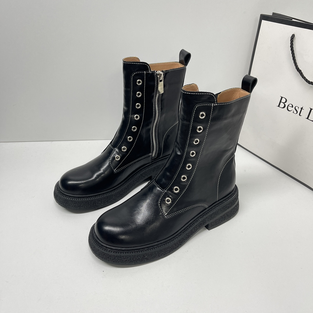 巨好看的靴子八孔侧拉链棕色