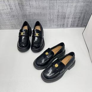 英伦小皮鞋2026春新款山茶花金扣厚底单鞋圆头一脚蹬粗跟乐福鞋女