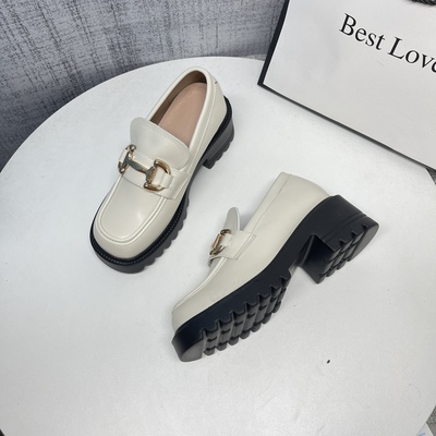 增高6厘米金属扣学院风女乐福