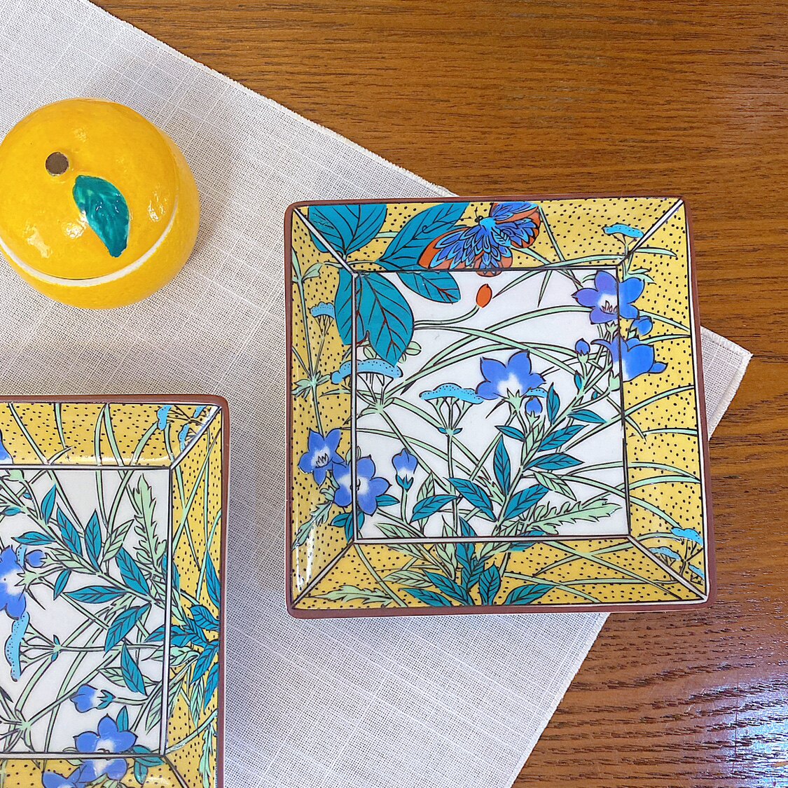 日本制  九谷烧福字款黄交趾釉满工历代画片茶点盘小碟子凉菜盘