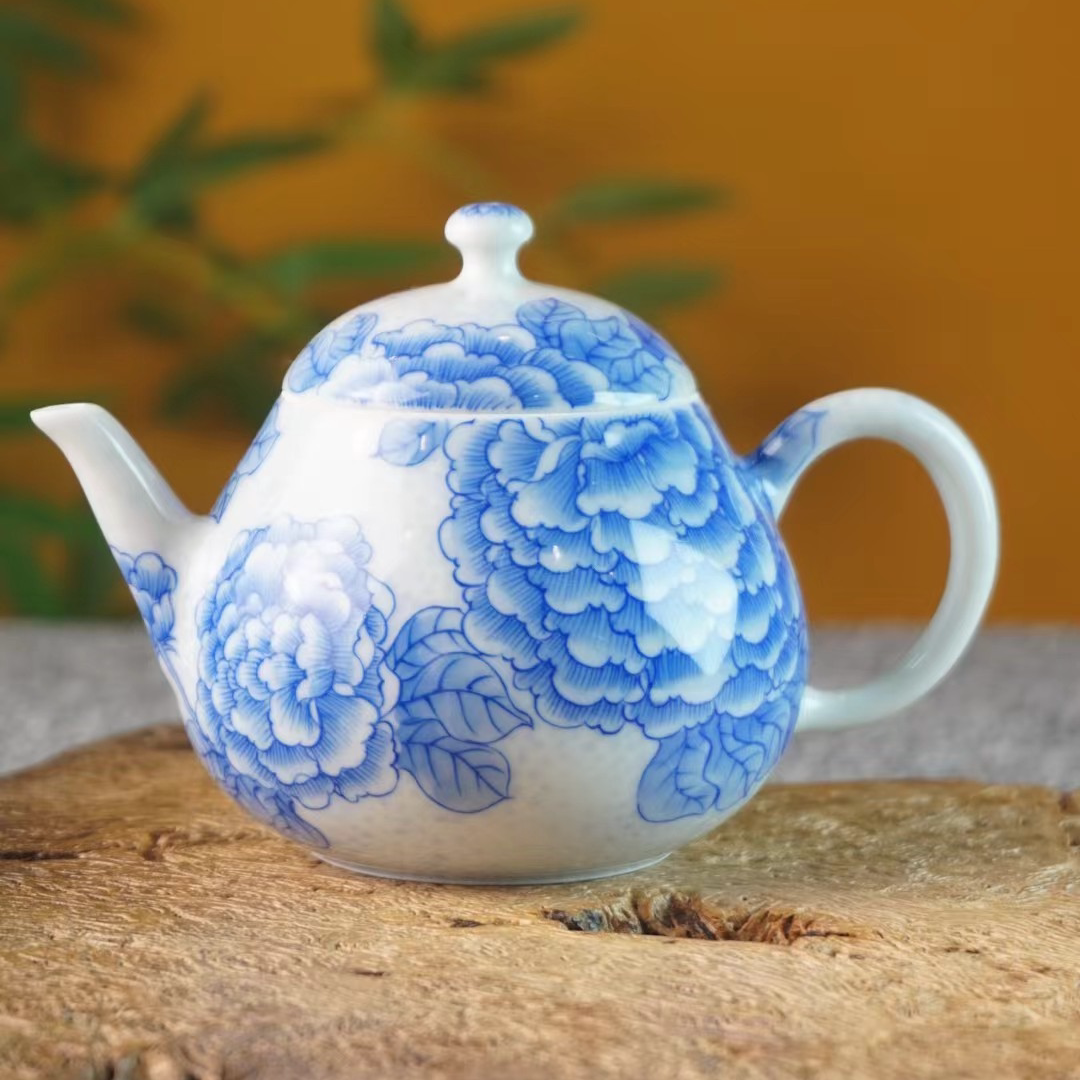 青花瓷手绘牡丹花纹梨型壶泡茶壶女性专用纯手工绘制主人壶泡茶壶