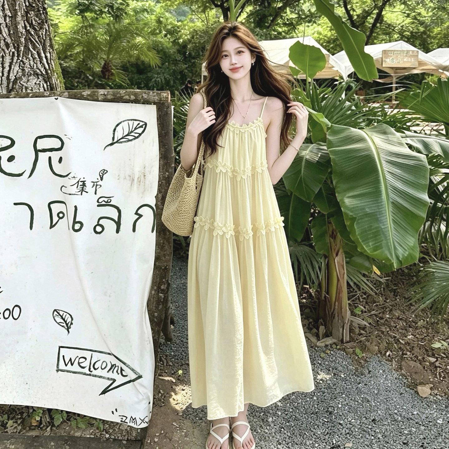 新款设计感优质A字裙高级感立体花朵刺绣显瘦风宽松吊带连衣裙