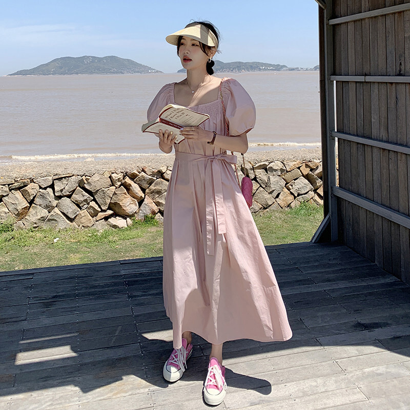 法式新款甜妹粉色方领泡泡袖连衣裙女夏季收腰显瘦气质温柔风长裙