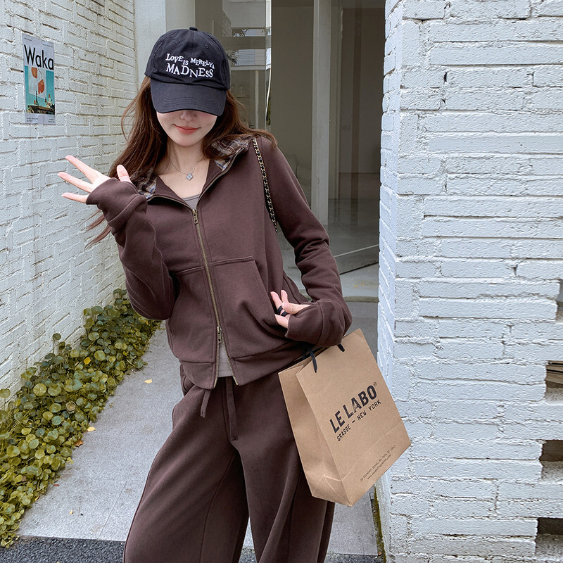 爆款新款上市2025年秋季优质两件套原创设计师款咖色拼格子套装