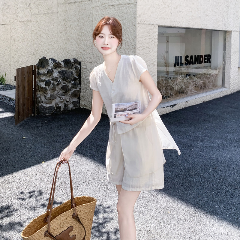 主推新款上市女无品牌/无注册商标款休闲减龄穿搭两件套找同款