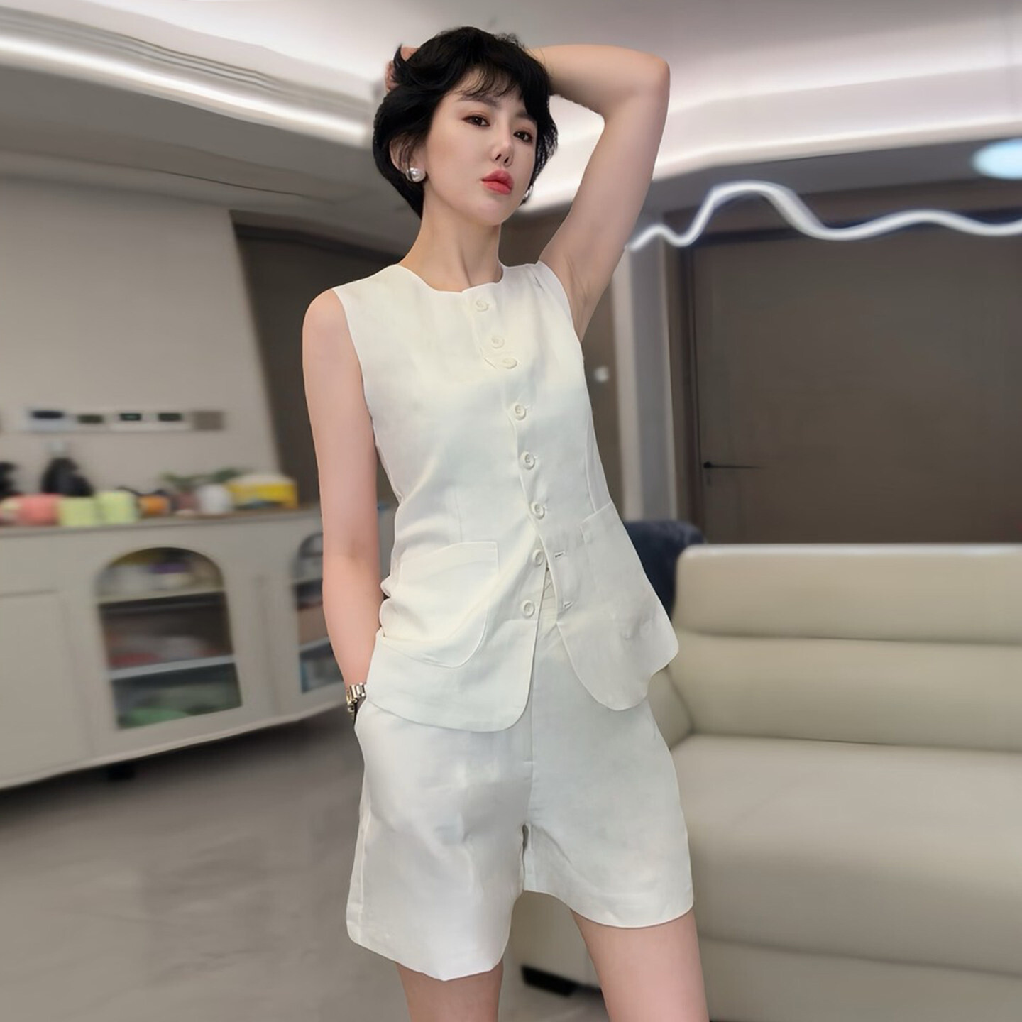 休闲新款时尚套装女夏款单排扣无袖小香风马甲背心阔腿短裤两件套