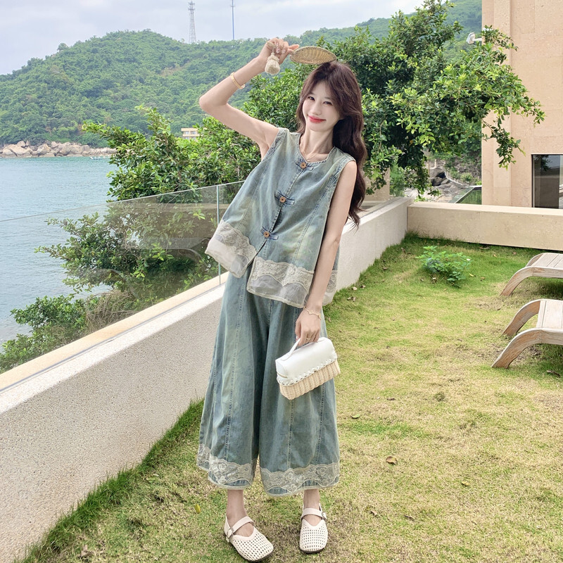 新中式盘扣牛仔套装女夏季遮肉显瘦休闲蕾丝拼接马甲阔腿裤两件套
