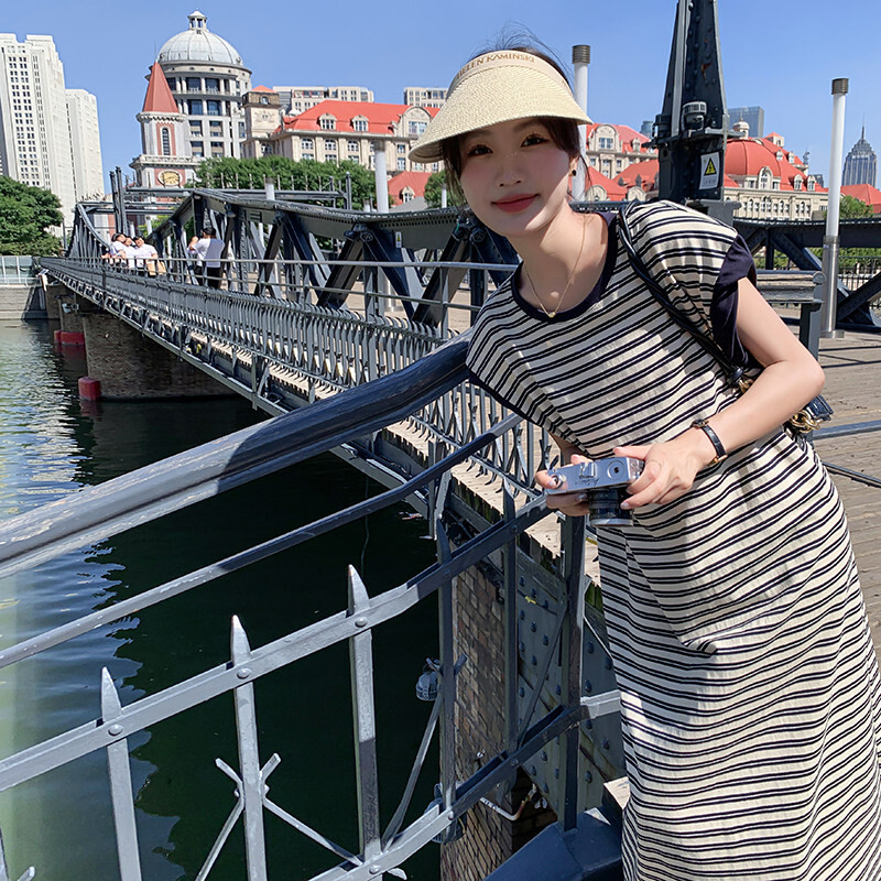 夏季显瘦新款上市H版型度假优质女士宽松精品短袖复古包臀连衣裙