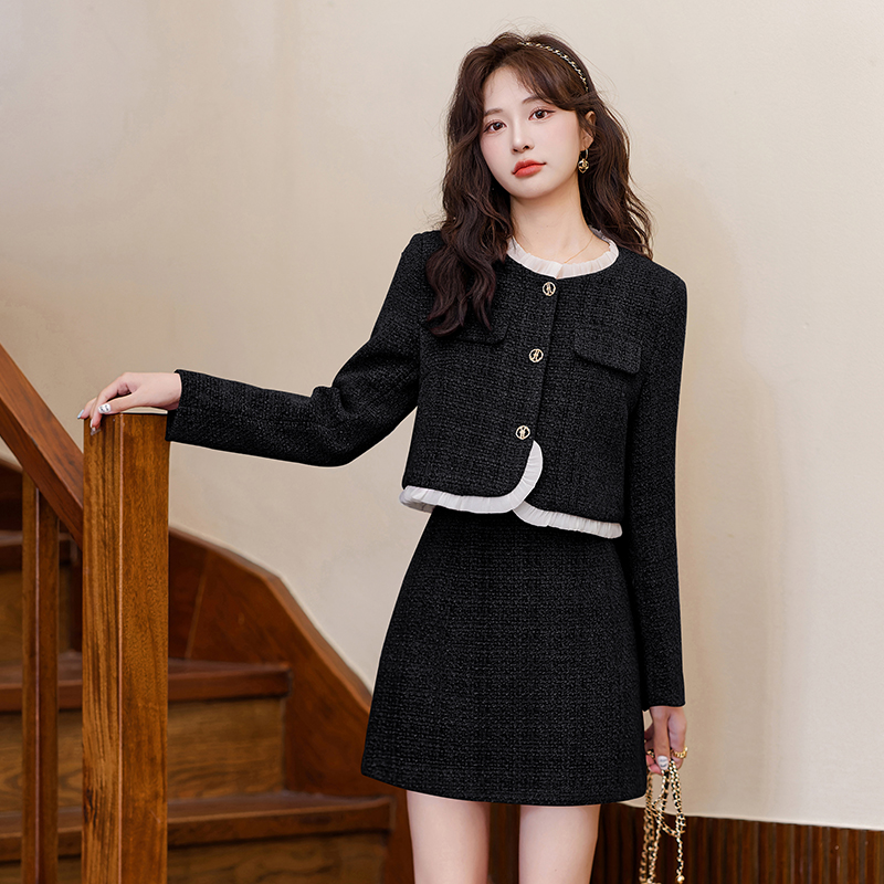 红色小香风套装短裙子订婚礼服女秋天小个子穿搭结婚当天新娘便装