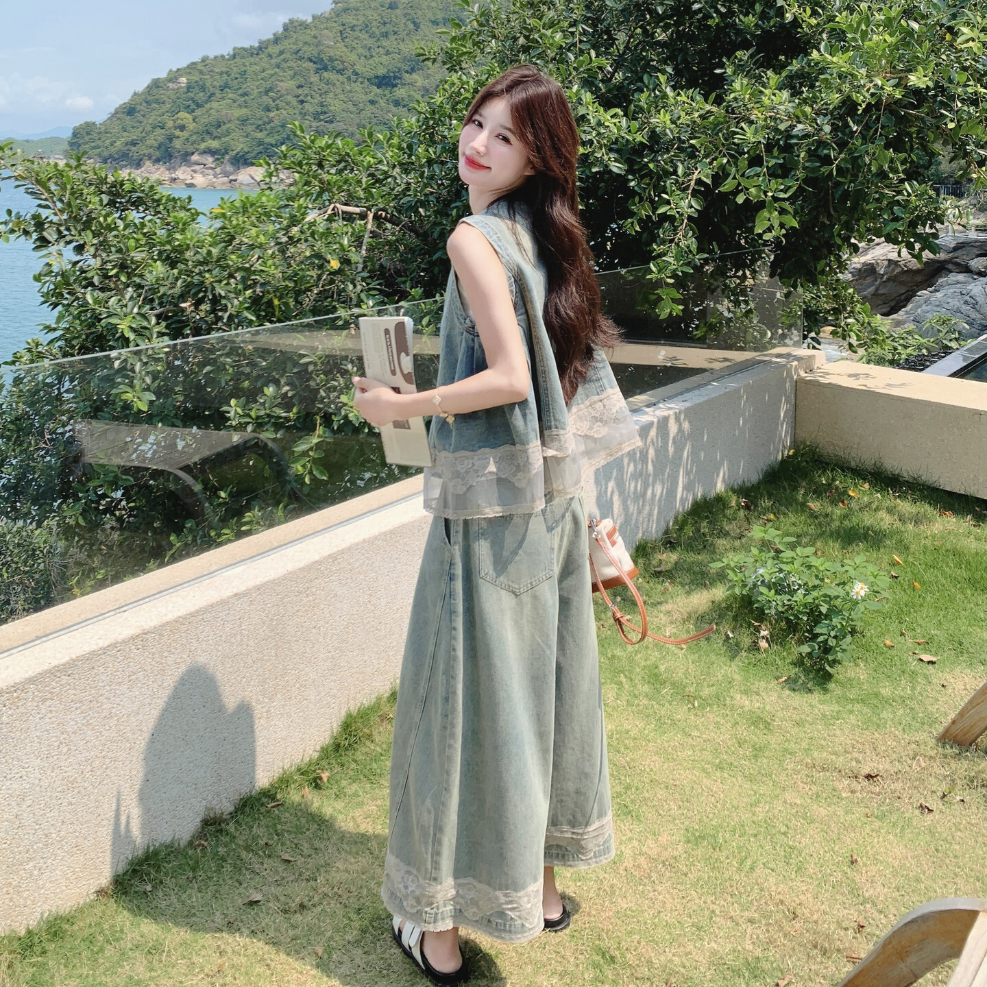 松弛感复古新款中式盘扣蕾丝牛仔马甲阔腿裤女夏显瘦遮肉两件套装
