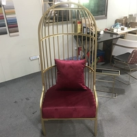 Большое красное (с подушкой) бархатное одноместное сиденье