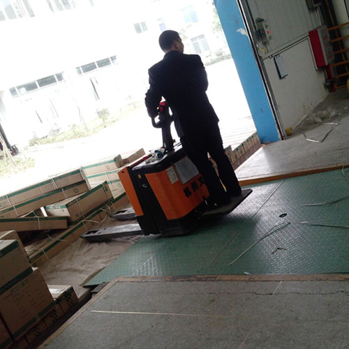 新品定制12吨固定式液压登车桥物流用搭桥卸货平台装卸电动升降台