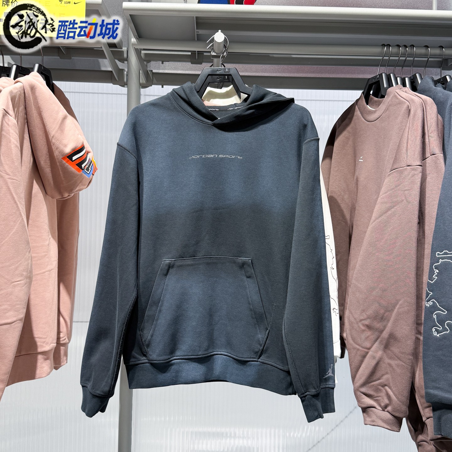 Nike耐克2025冬季男子运动休闲速干卫衣针织套头连帽衫HQ8691-010