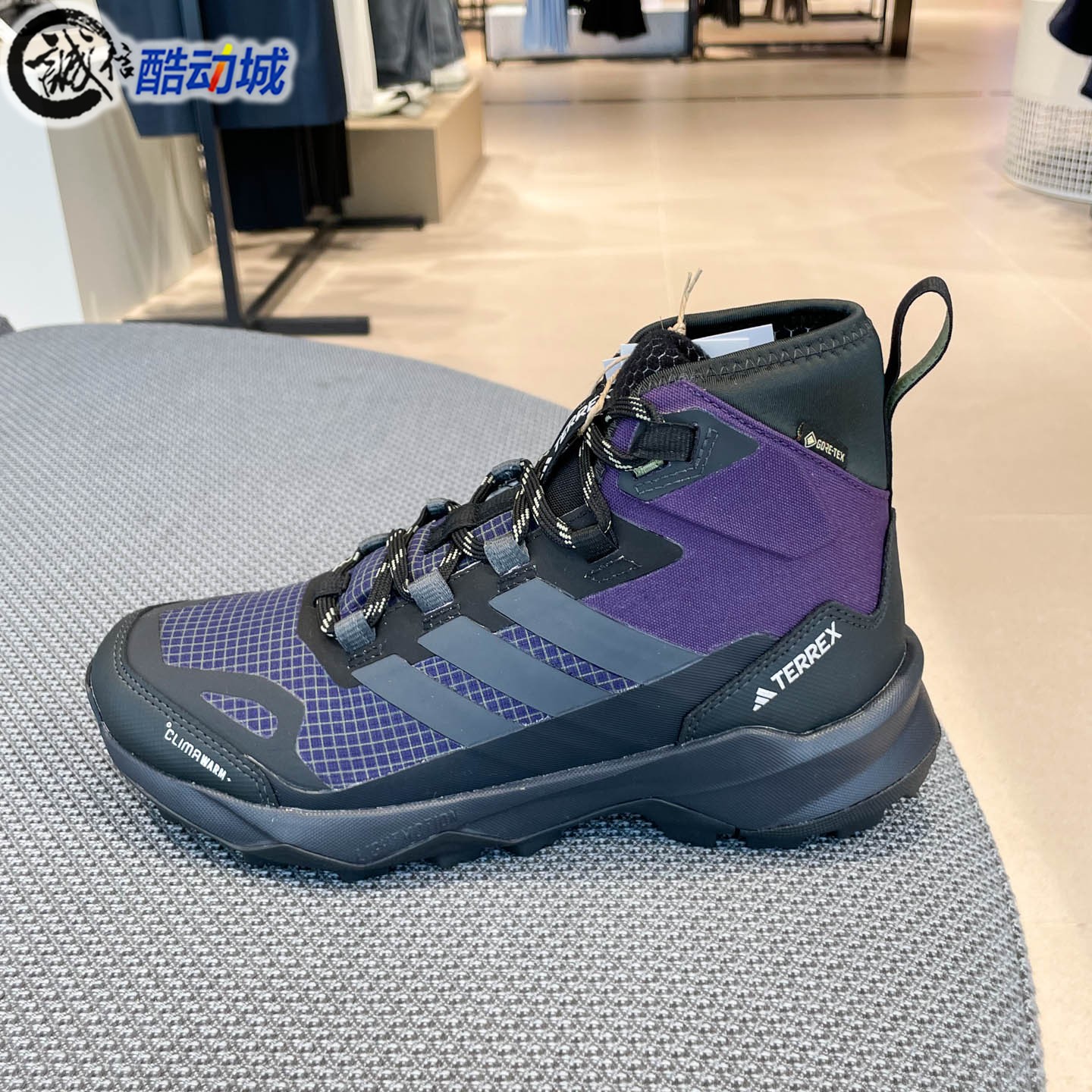 Adidas阿迪达斯女子2025秋新款高帮户外防水休闲运动徒步鞋JQ2218