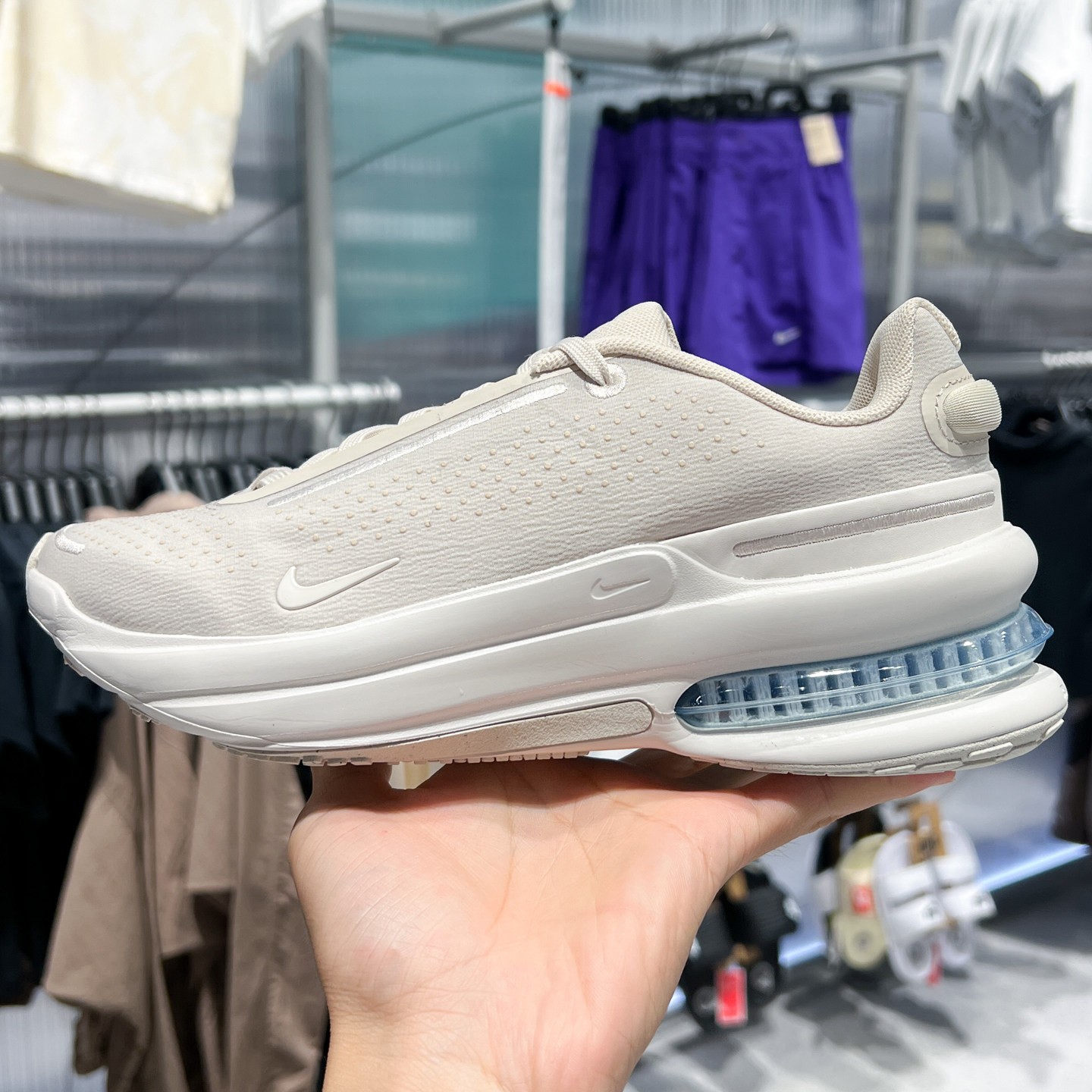 耐克女子网眼透气缓震中底运动鞋