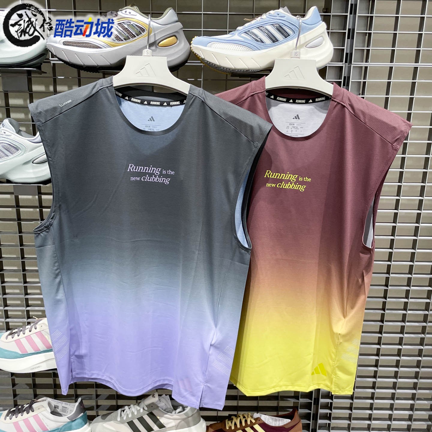 阿迪达斯男子2026新款速干渐变色跑步运动无袖背心 KX4575 KX4576