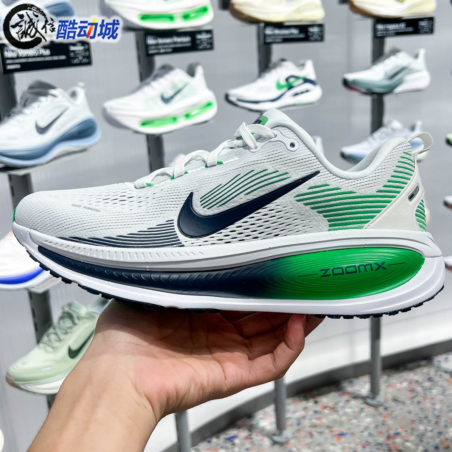 Nike耐克男子2026秋新款Vomero 18回弹缓震耐磨跑步鞋 HM6803-115