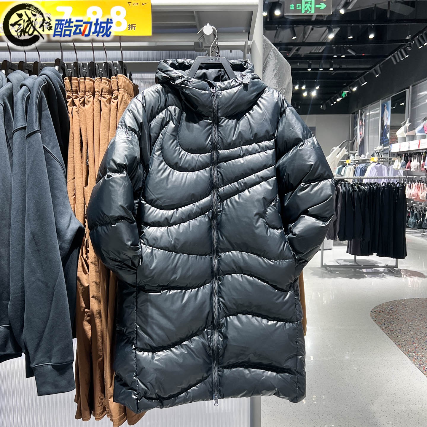 Nike耐克女子2025冬新款宽松连帽保暖防风拒水羽绒外套HV2752-010