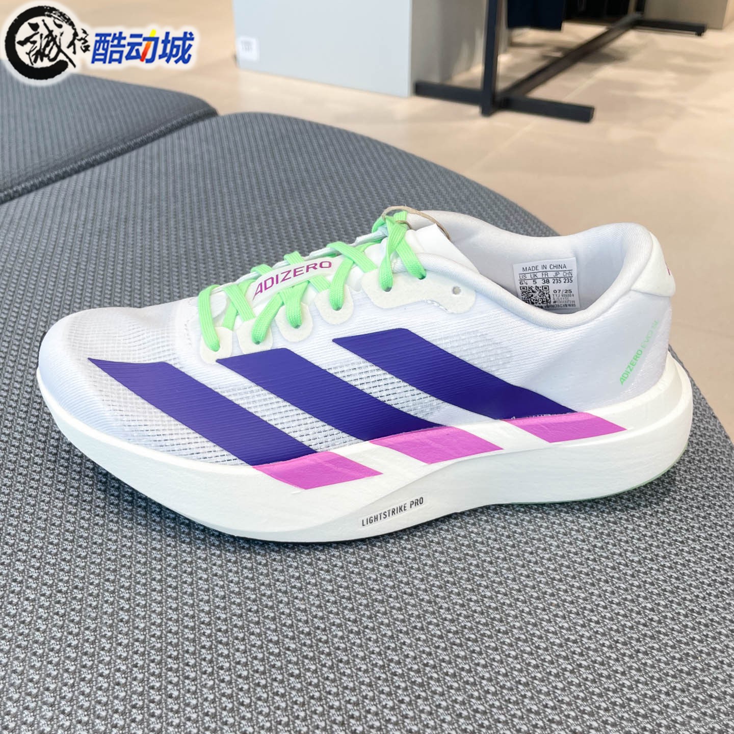 Adidas阿迪达斯2025秋新款女子超轻透竞速马拉松跑步运动鞋JS4456