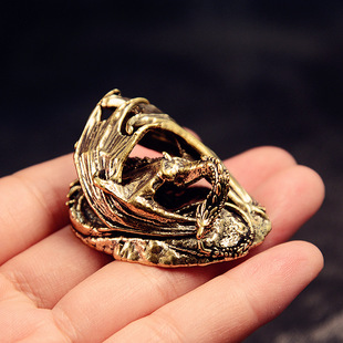 远古翼龙黄铜小铜器书桌摆件古铜茶宠复古创意恐龙手把件摆饰
