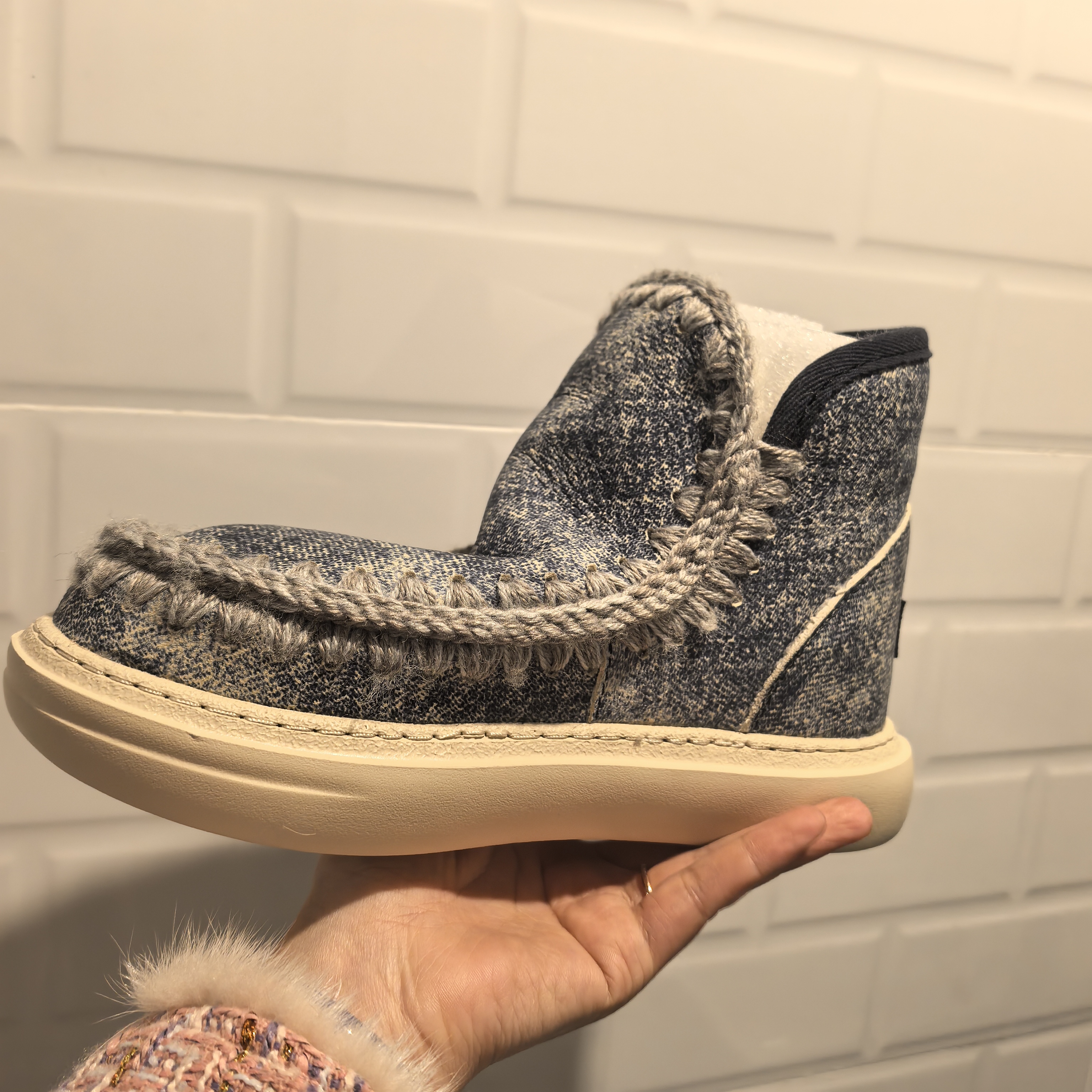 2025年冬款专柜平跟厚底皮毛一体雪地靴牛仔新品特价偏小半码