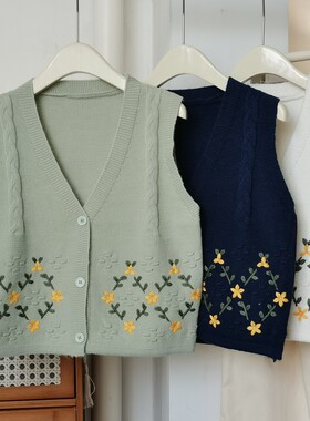 刺绣针织马甲开衫女秋季外搭2023年新款宽松洋气减龄无袖毛衣背心