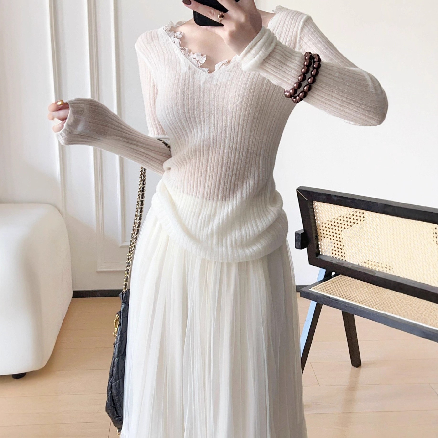 南油高端女装蕾丝边V领针织衫