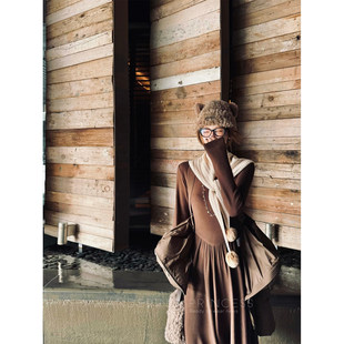 钱美西 发热锁温德绒v型腰显瘦打底针织连衣裙女秋冬弹力修身长裙