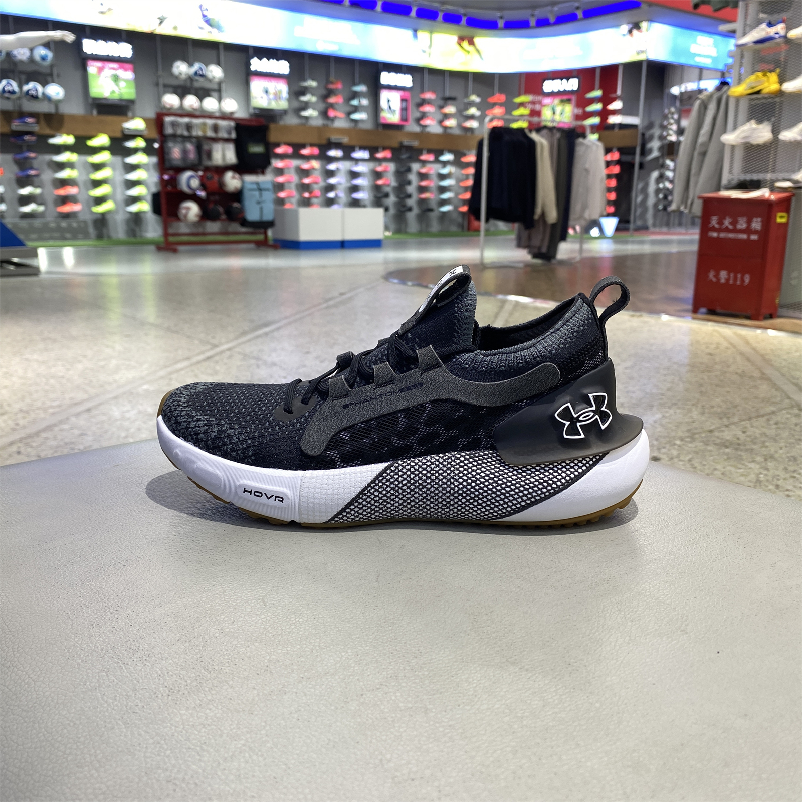 UA安德玛女子跑步鞋春秋轻便训练网面透气运动休闲旅游鞋3026648