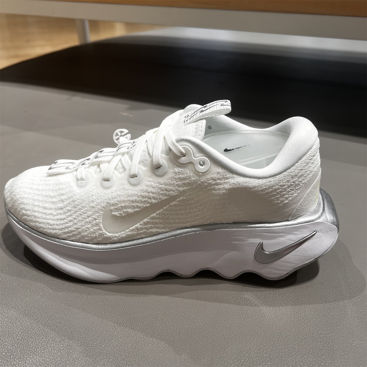 正品Nike耐克女子跑步鞋MOTIVA厚底增高透气旅游运动休闲鞋DV1238