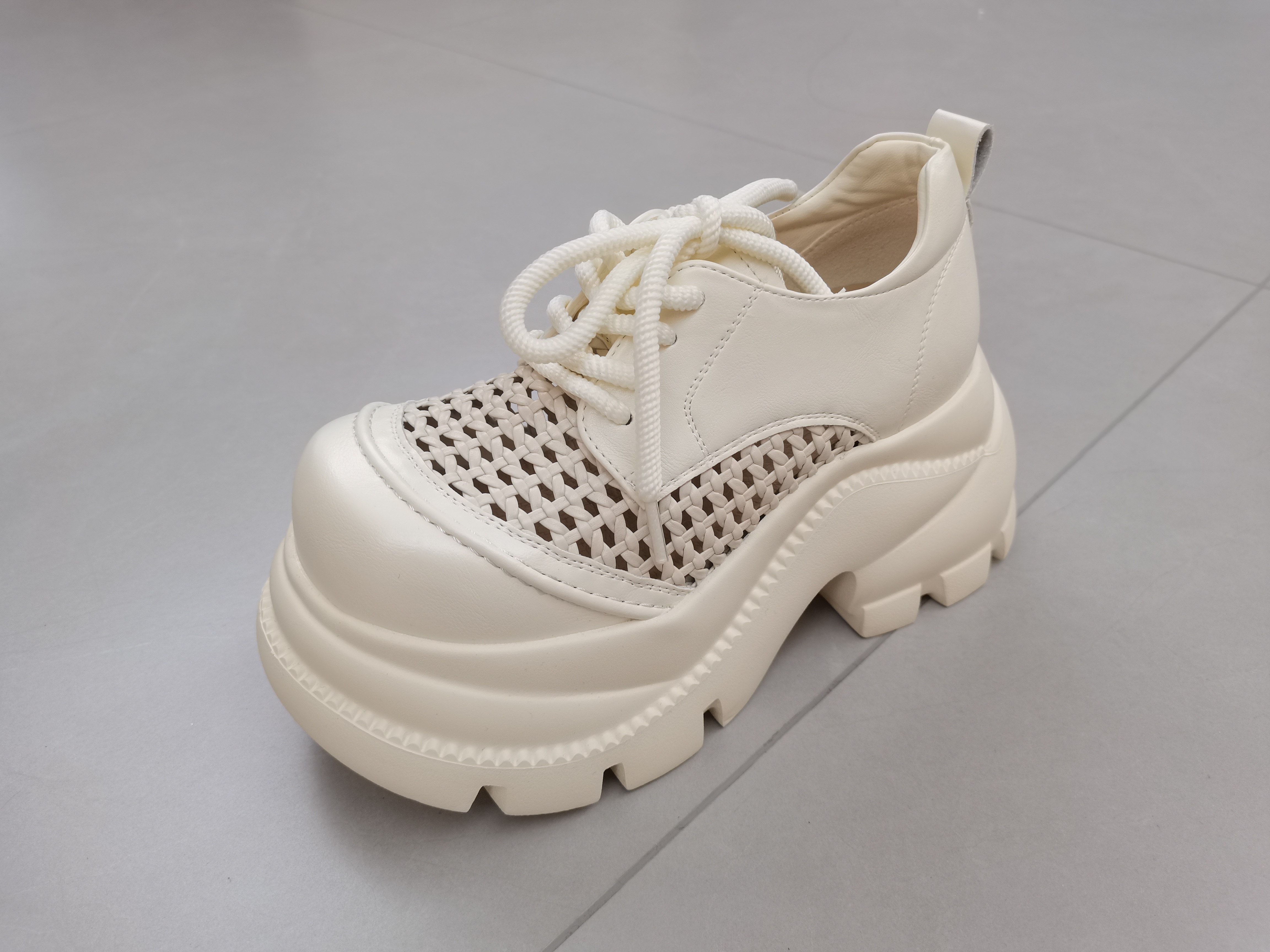 2026夏季新款真皮女鞋小个子厚底增高乐福鞋轻便单鞋透气孔休闲鞋