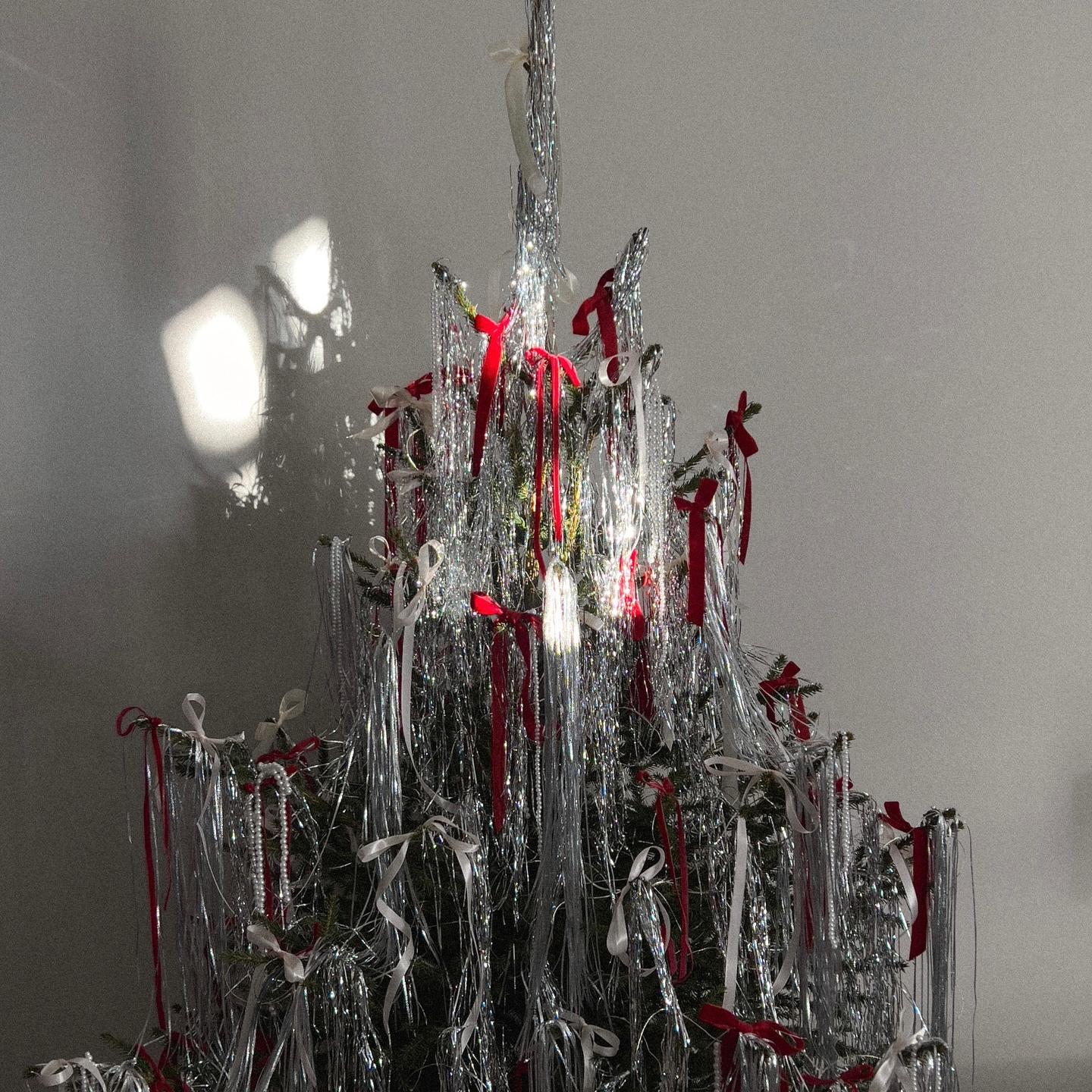 diy树生日装饰ins雨丝挂饰银色长条流苏拉花门店橱窗美陈艺术陈列